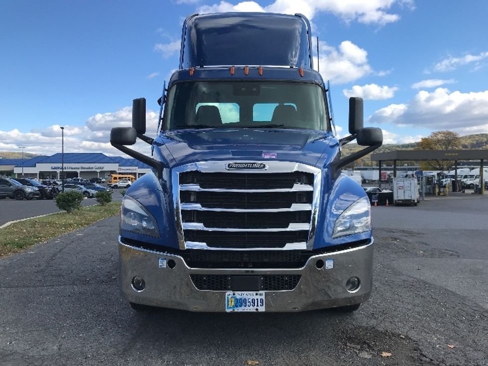 Day Cab Tractor-Heavy Duty Tractors-Freightliner-2021-T12664ST-Allentown-PA-401,779\n\t\tmiles-$ 53,500 - Image 2