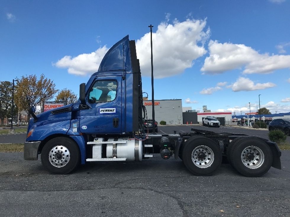 Day Cab Tractor-Heavy Duty Tractors-Freightliner-2021-T12664ST-Allentown-PA-401,779\n\t\tmiles-$ 53,500 - Image 4