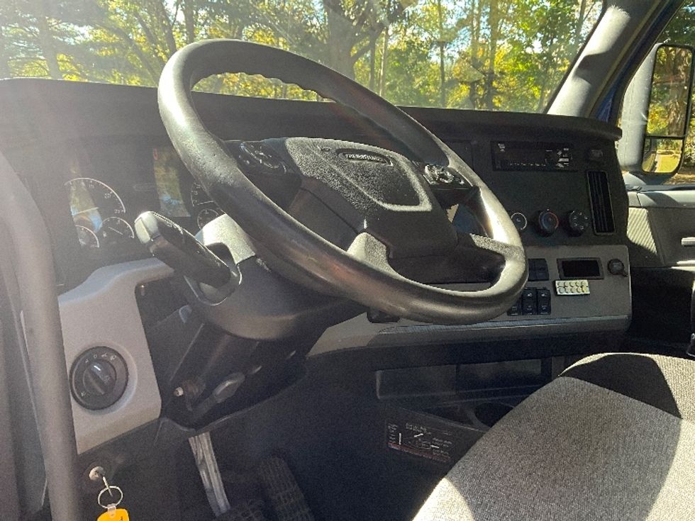 Day Cab Tractor-Heavy Duty Tractors-Freightliner-2021-T12664ST-Allentown-PA-427,892\n\t\tmiles-$ 51,000 - Image 10