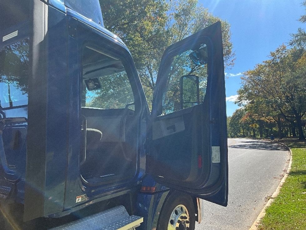 Day Cab Tractor-Heavy Duty Tractors-Freightliner-2021-T12664ST-Allentown-PA-427,892\n\t\tmiles-$ 51,000 - Image 12