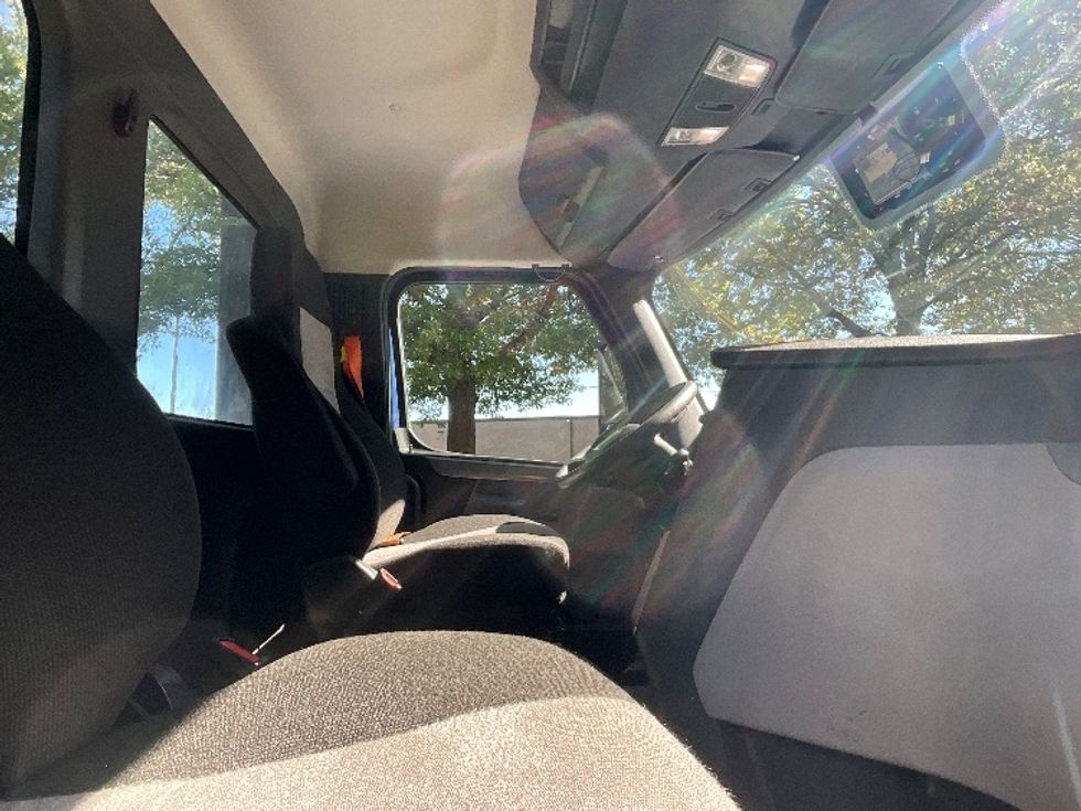 Day Cab Tractor-Heavy Duty Tractors-Freightliner-2021-T12664ST-Allentown-PA-427,892\n\t\tmiles-$ 51,000 - Image 14