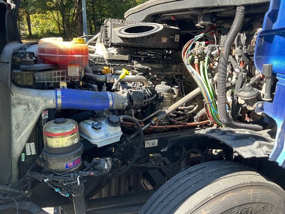 Day Cab Tractor-Heavy Duty Tractors-Freightliner-2021-T12664ST-Allentown-PA-427,892\n\t\tmiles-$ 51,000 - Image 16