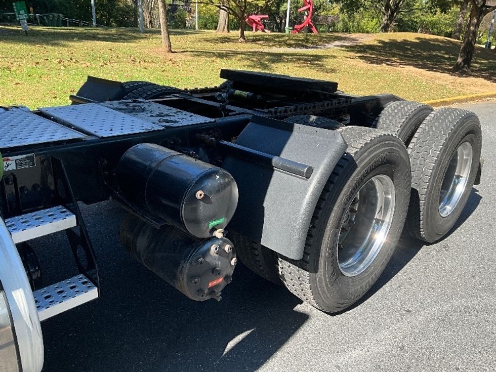 Day Cab Tractor-Heavy Duty Tractors-Freightliner-2021-T12664ST-Allentown-PA-427,892\n\t\tmiles-$ 51,000 - Image 17