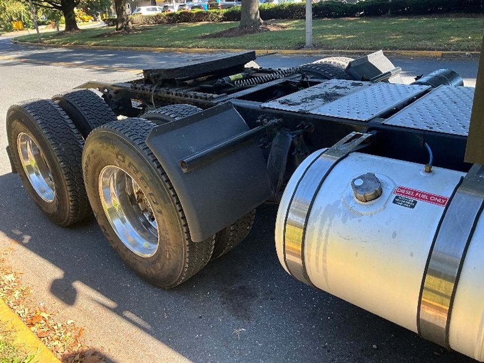 Day Cab Tractor-Heavy Duty Tractors-Freightliner-2021-T12664ST-Allentown-PA-427,892\n\t\tmiles-$ 51,000 - Image 18