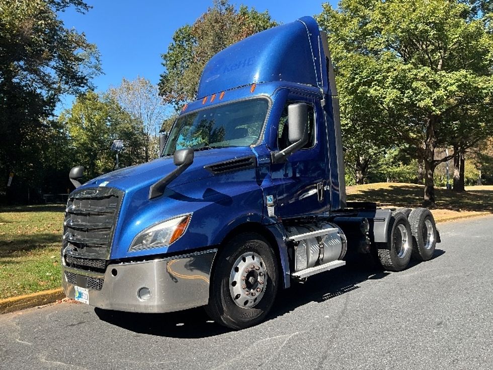 Day Cab Tractor-Heavy Duty Tractors-Freightliner-2021-T12664ST-Allentown-PA-427,892\n\t\tmiles-$ 51,000 - Image 3