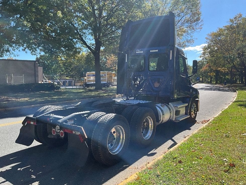 Day Cab Tractor-Heavy Duty Tractors-Freightliner-2021-T12664ST-Allentown-PA-427,892\n\t\tmiles-$ 51,000 - Image 7