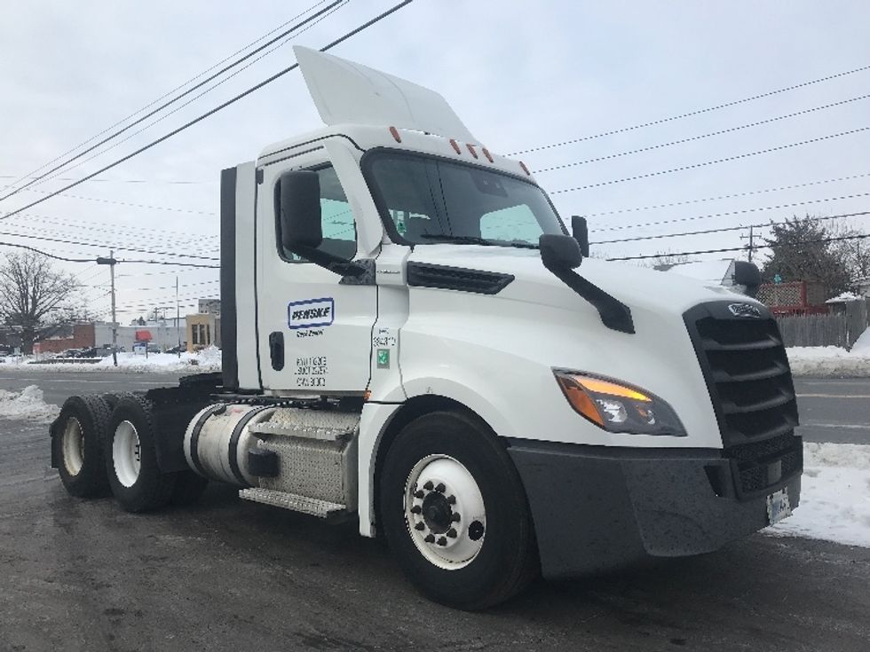 Day Cab Tractor-Heavy Duty Tractors-Freightliner-2021-T12664ST-Allentown-PA-492,990\n\t\tmiles-$ 43,750 - Image 1