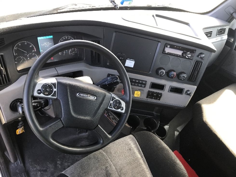 Day Cab Tractor-Heavy Duty Tractors-Freightliner-2021-T12664ST-Allentown-PA-492,990\n\t\tmiles-$ 43,750 - Image 10