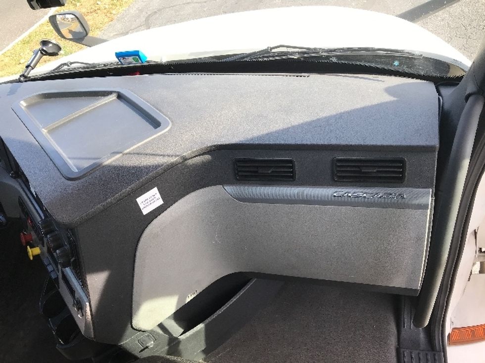 Day Cab Tractor-Heavy Duty Tractors-Freightliner-2021-T12664ST-Allentown-PA-492,990\n\t\tmiles-$ 43,750 - Image 13