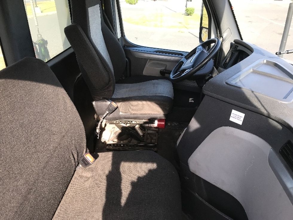 Day Cab Tractor-Heavy Duty Tractors-Freightliner-2021-T12664ST-Allentown-PA-492,990\n\t\tmiles-$ 43,750 - Image 14