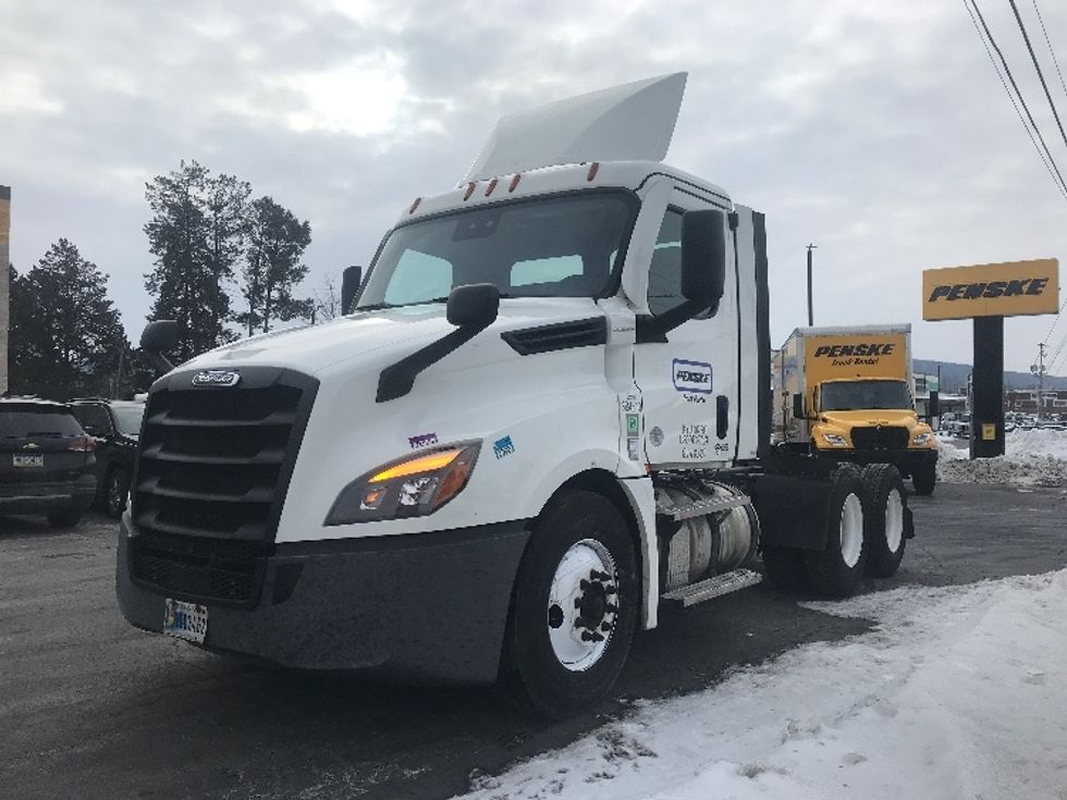 Day Cab Tractor-Heavy Duty Tractors-Freightliner-2021-T12664ST-Allentown-PA-492,990\n\t\tmiles-$ 43,750 - Image 3
