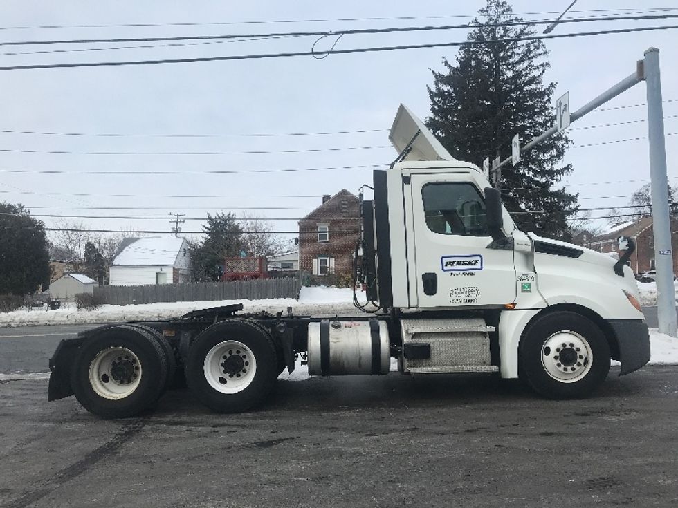 Day Cab Tractor-Heavy Duty Tractors-Freightliner-2021-T12664ST-Allentown-PA-492,990\n\t\tmiles-$ 43,750 - Image 8