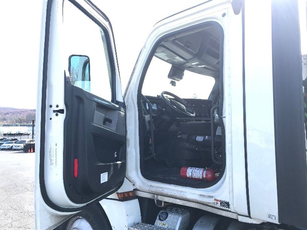 Day Cab Tractor-Heavy Duty Tractors-Freightliner-2021-T12664ST-Allentown-PA-492,990\n\t\tmiles-$ 43,750 - Image 9