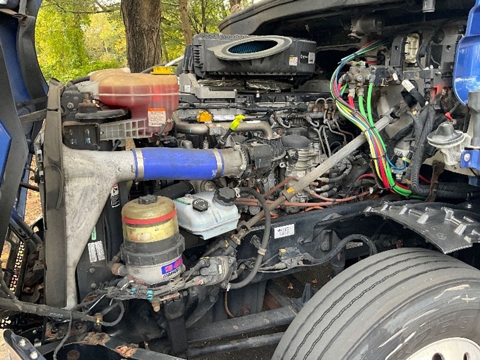 Day Cab Tractor-Heavy Duty Tractors-Freightliner-2021-T12664ST-Allentown-PA-571,052\n\t\tmiles-$ 38,000 - Image 16