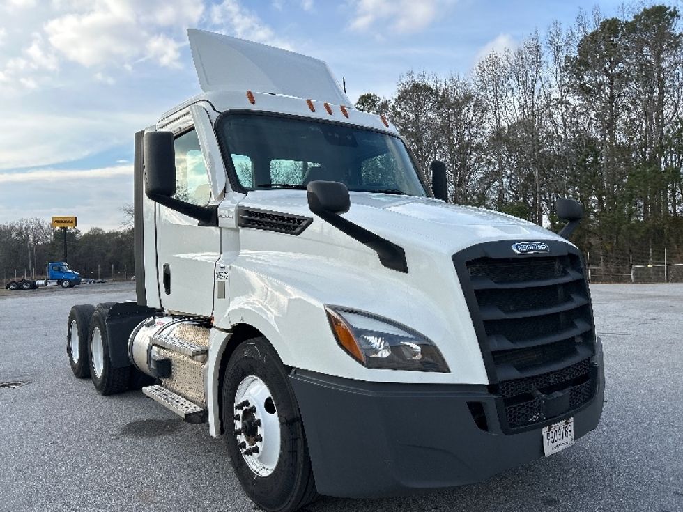 Day Cab Tractor-Heavy Duty Tractors-Freightliner-2021-T12664ST-Anderson-SC-402,474\n\t\tmiles-$ 58,250 - Image 1