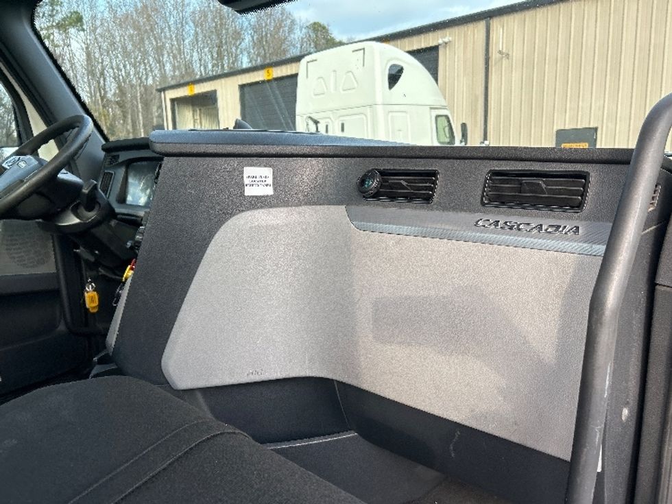 Day Cab Tractor-Heavy Duty Tractors-Freightliner-2021-T12664ST-Anderson-SC-402,474\n\t\tmiles-$ 58,250 - Image 13