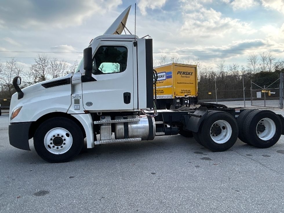 Day Cab Tractor-Heavy Duty Tractors-Freightliner-2021-T12664ST-Anderson-SC-402,474\n\t\tmiles-$ 58,250 - Image 4