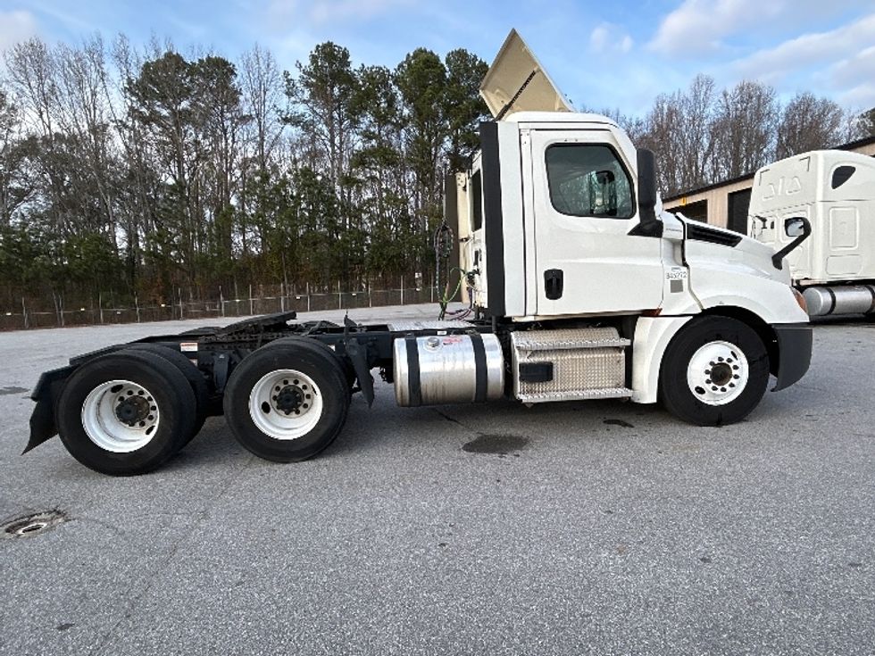 Day Cab Tractor-Heavy Duty Tractors-Freightliner-2021-T12664ST-Anderson-SC-402,474\n\t\tmiles-$ 58,250 - Image 8