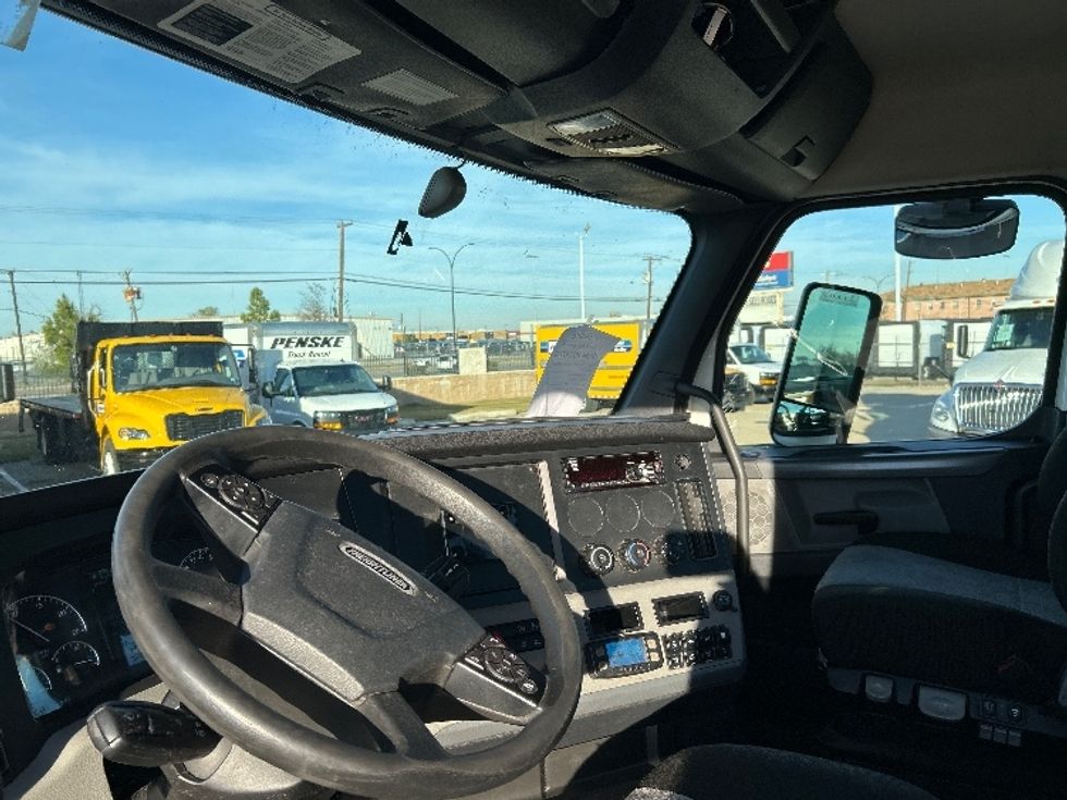 Day Cab Tractor-Heavy Duty Tractors-Freightliner-2021-T12664ST-Arlington-TX-303,925\n\t\tmiles-$ 77,500 - Image 10