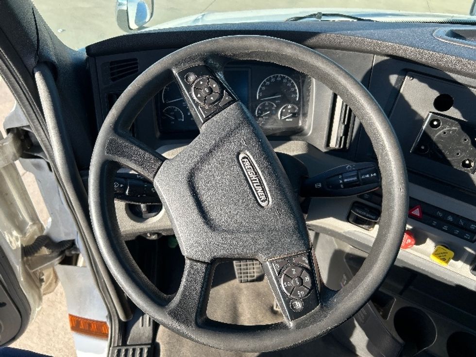 Day Cab Tractor-Heavy Duty Tractors-Freightliner-2021-T12664ST-Arlington-TX-303,925\n\t\tmiles-$ 77,500 - Image 11
