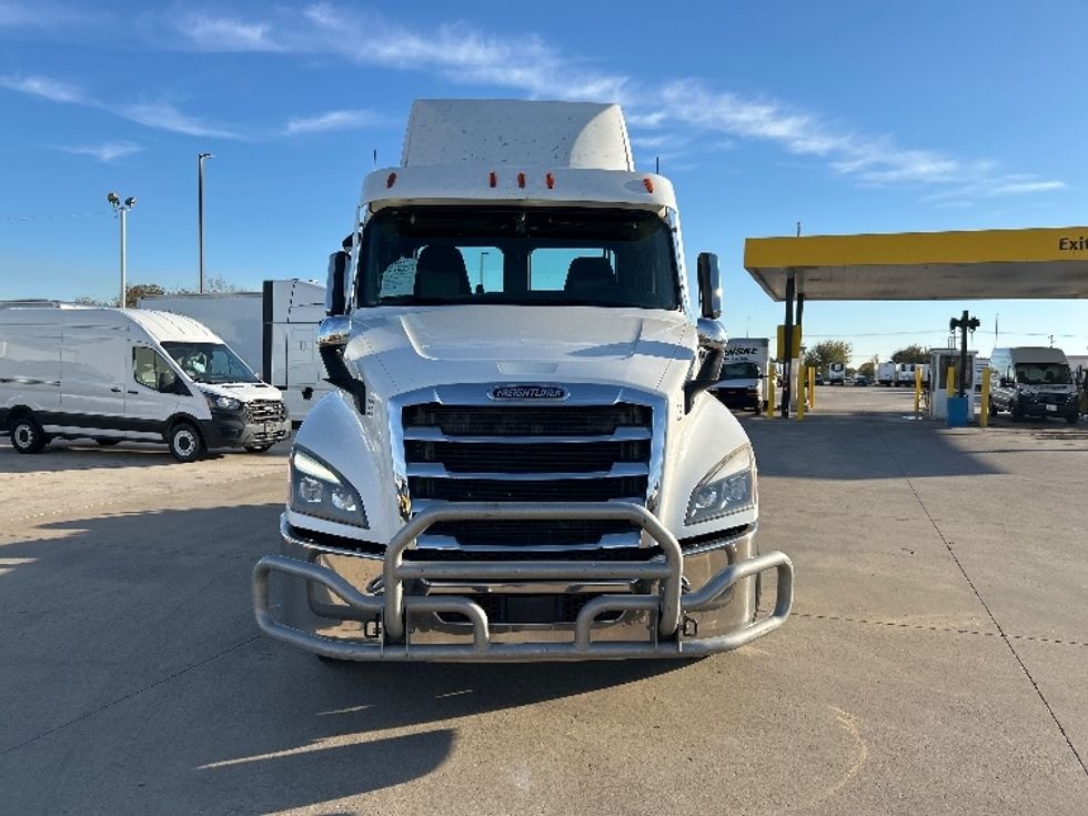 Day Cab Tractor-Heavy Duty Tractors-Freightliner-2021-T12664ST-Arlington-TX-303,925\n\t\tmiles-$ 77,500 - Image 2