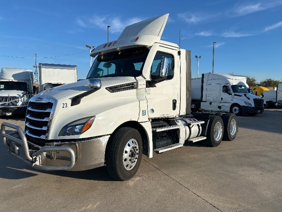 Day Cab Tractor-Heavy Duty Tractors-Freightliner-2021-T12664ST-Arlington-TX-303,925\n\t\tmiles-$ 77,500 - Image 3