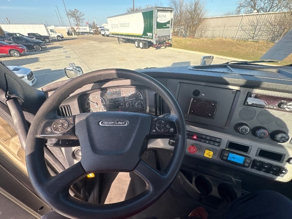 Day Cab Tractor-Heavy Duty Tractors-Freightliner-2021-T12664ST-Arlington-TX-303,927\n\t\tmiles-$ 75,250 - Image 11