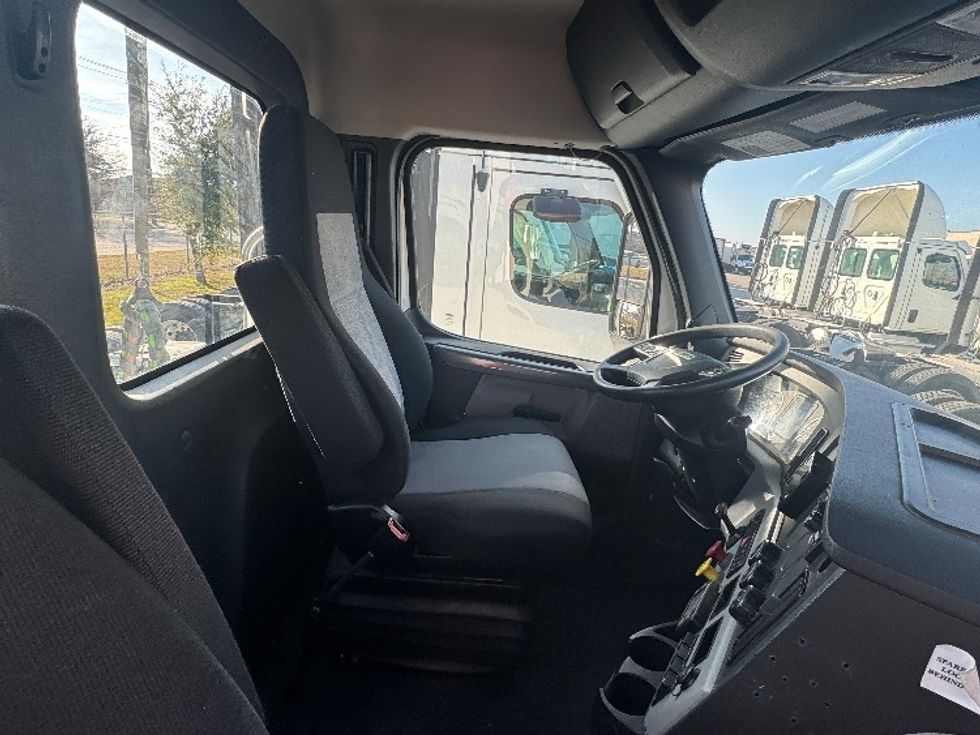 Day Cab Tractor-Heavy Duty Tractors-Freightliner-2021-T12664ST-Arlington-TX-303,927\n\t\tmiles-$ 75,250 - Image 14