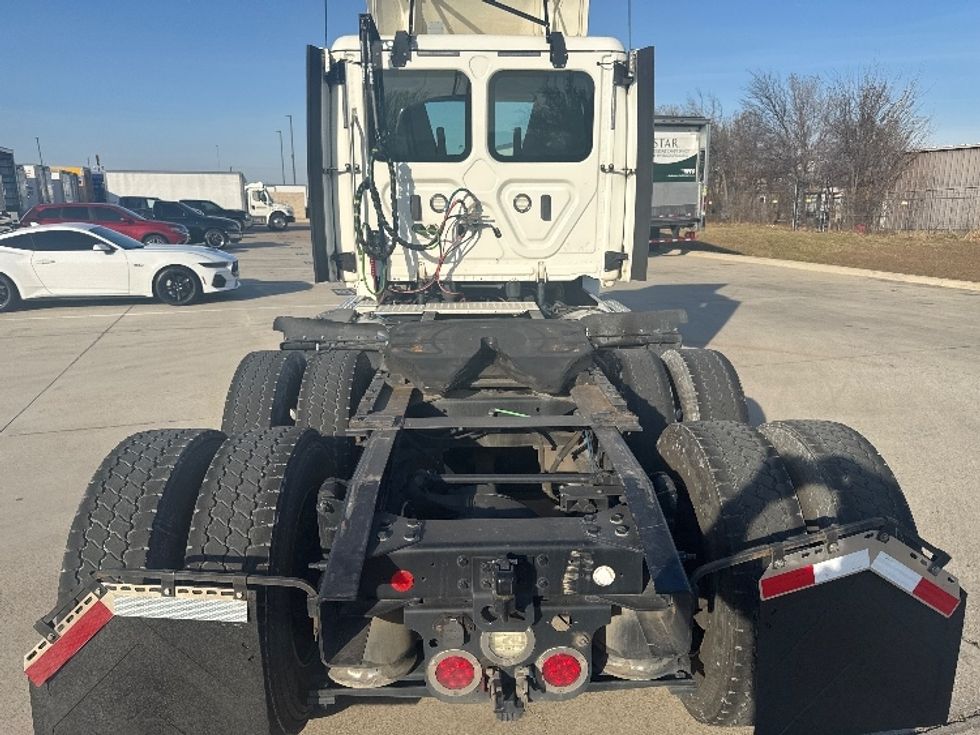 Day Cab Tractor-Heavy Duty Tractors-Freightliner-2021-T12664ST-Arlington-TX-303,927\n\t\tmiles-$ 75,250 - Image 6