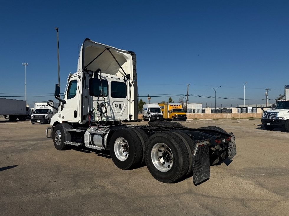 Day Cab Tractor-Heavy Duty Tractors-Freightliner-2021-T12664ST-Arlington-TX-402,814\n\t\tmiles-$ 68,750 - Image 5