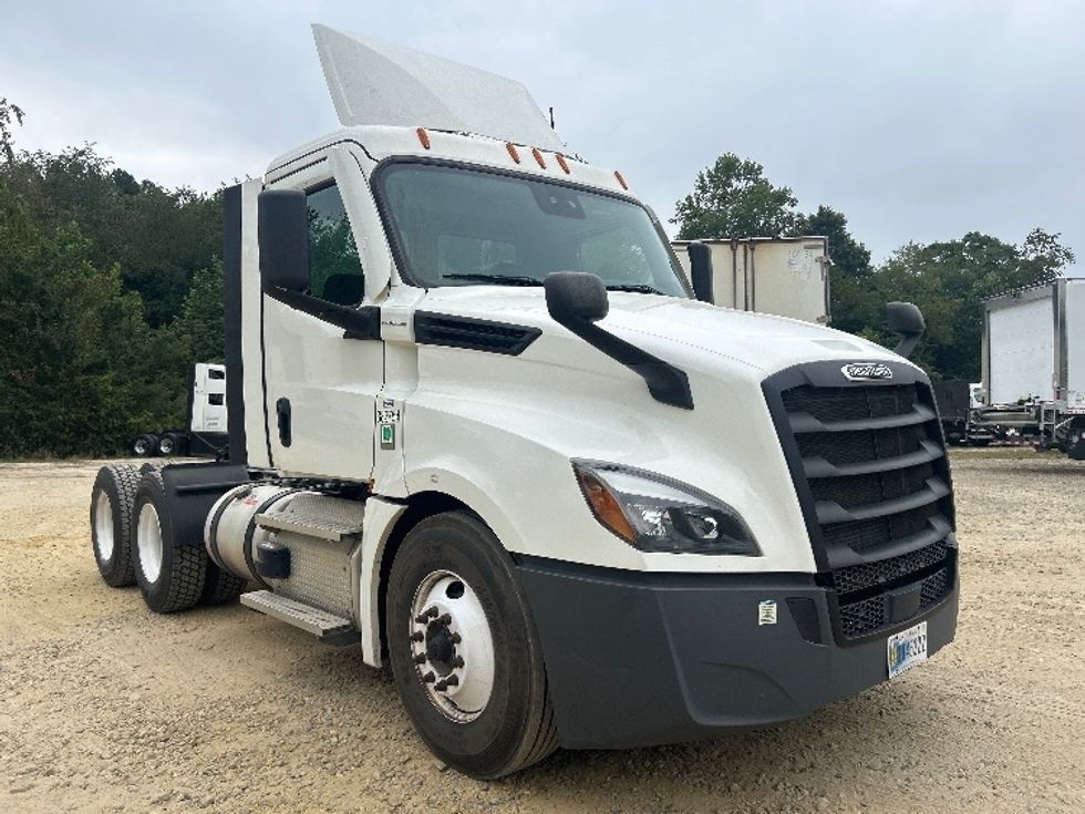 Day Cab Tractor-Heavy Duty Tractors-Freightliner-2021-T12664ST-Asheville-NC-453,678\n\t\tmiles-$ 54,250 - Image 1