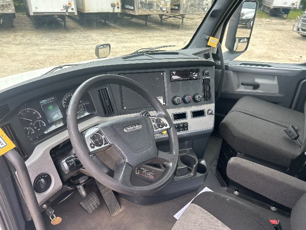 Day Cab Tractor-Heavy Duty Tractors-Freightliner-2021-T12664ST-Asheville-NC-453,678\n\t\tmiles-$ 54,250 - Image 10