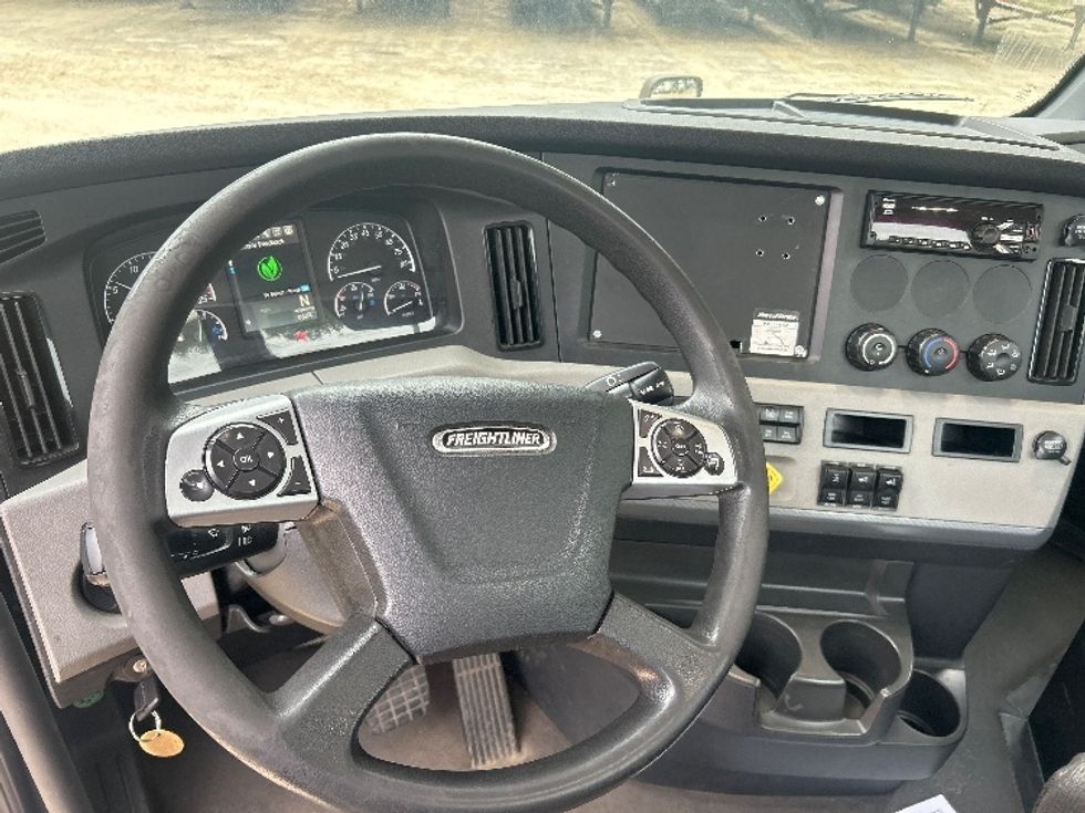 Day Cab Tractor-Heavy Duty Tractors-Freightliner-2021-T12664ST-Asheville-NC-453,678\n\t\tmiles-$ 54,250 - Image 11
