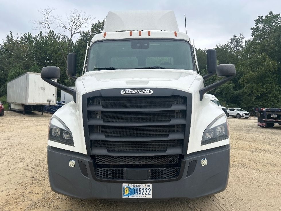 Day Cab Tractor-Heavy Duty Tractors-Freightliner-2021-T12664ST-Asheville-NC-453,678\n\t\tmiles-$ 54,250 - Image 2