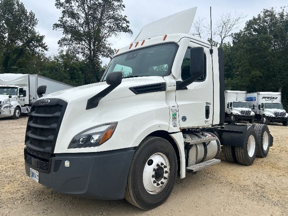 Day Cab Tractor-Heavy Duty Tractors-Freightliner-2021-T12664ST-Asheville-NC-453,678\n\t\tmiles-$ 54,250 - Image 3