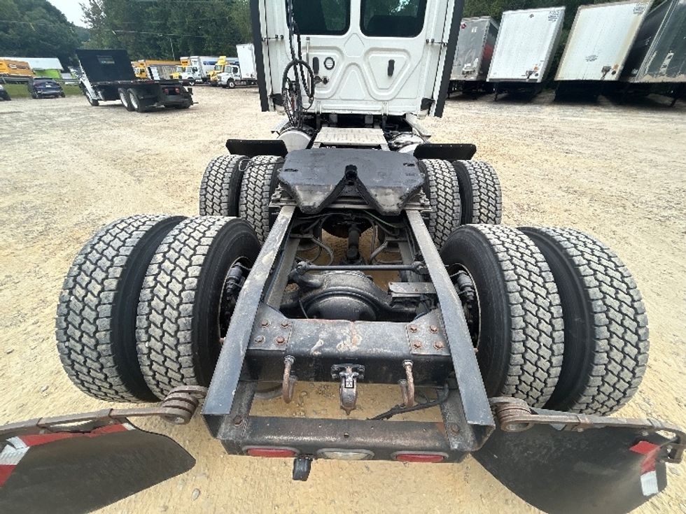 Day Cab Tractor-Heavy Duty Tractors-Freightliner-2021-T12664ST-Asheville-NC-453,678\n\t\tmiles-$ 54,250 - Image 6