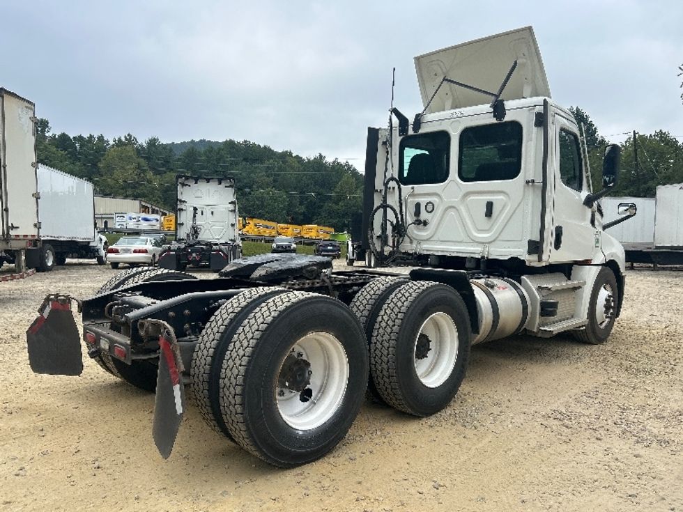 Day Cab Tractor-Heavy Duty Tractors-Freightliner-2021-T12664ST-Asheville-NC-453,678\n\t\tmiles-$ 54,250 - Image 7
