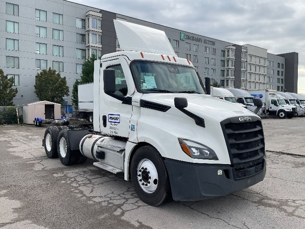 Day Cab Tractor-Heavy Duty Tractors-Freightliner-2021-T12664ST-Atlanta (Forest Park)-GA-541,222\n\t\tmiles-$ 44,250 - Image 1