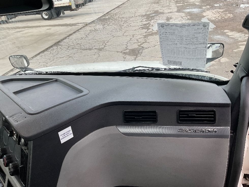 Day Cab Tractor-Heavy Duty Tractors-Freightliner-2021-T12664ST-Atlanta (Forest Park)-GA-541,222\n\t\tmiles-$ 44,250 - Image 13