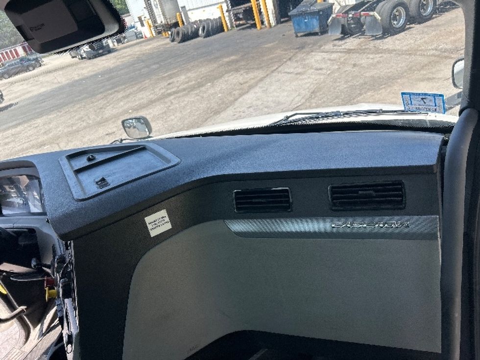Day Cab Tractor-Heavy Duty Tractors-Freightliner-2021-T12664ST-Auburn-MA-104,123\n\t\tmiles-$ 73,750 - Image 13