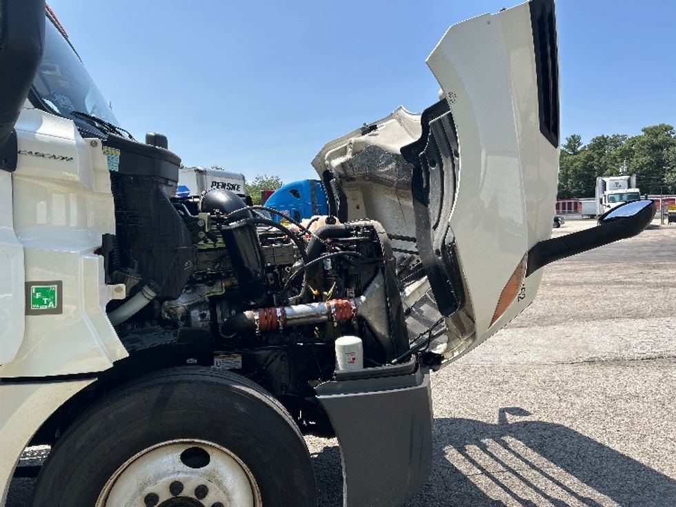 Day Cab Tractor-Heavy Duty Tractors-Freightliner-2021-T12664ST-Auburn-MA-104,123\n\t\tmiles-$ 73,750 - Image 15