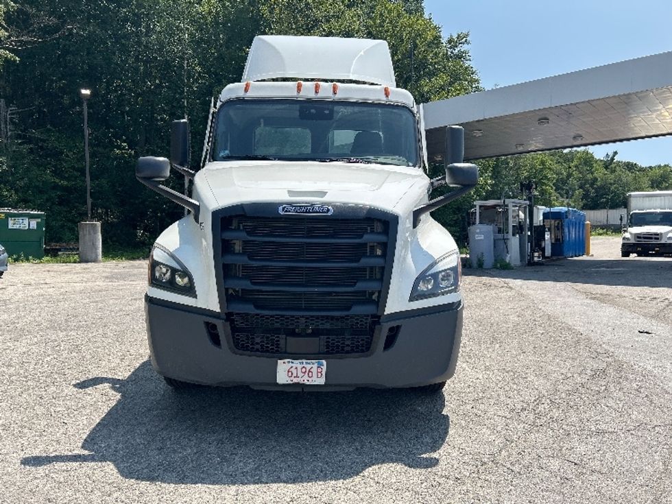 Day Cab Tractor-Heavy Duty Tractors-Freightliner-2021-T12664ST-Auburn-MA-104,123\n\t\tmiles-$ 73,750 - Image 2