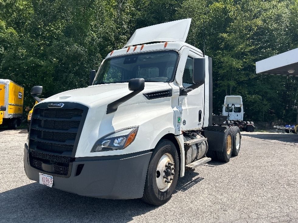 Day Cab Tractor-Heavy Duty Tractors-Freightliner-2021-T12664ST-Auburn-MA-104,123\n\t\tmiles-$ 73,750 - Image 3