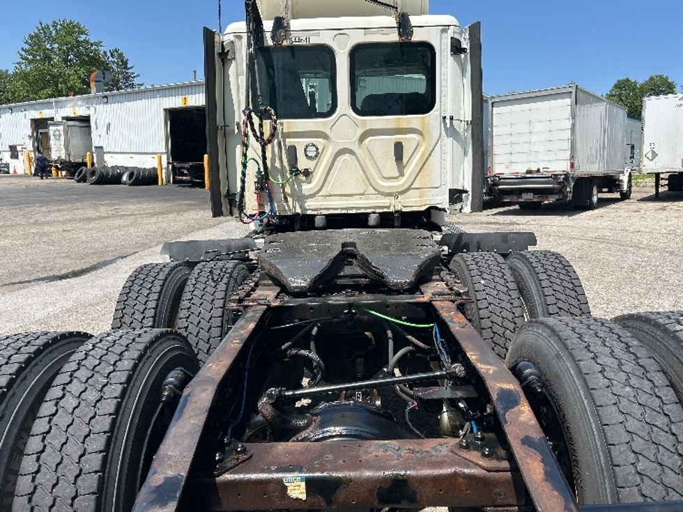 Day Cab Tractor-Heavy Duty Tractors-Freightliner-2021-T12664ST-Auburn-MA-104,123\n\t\tmiles-$ 73,750 - Image 6