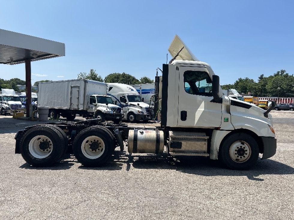 Day Cab Tractor-Heavy Duty Tractors-Freightliner-2021-T12664ST-Auburn-MA-104,123\n\t\tmiles-$ 73,750 - Image 8