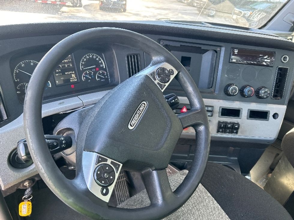 Day Cab Tractor-Heavy Duty Tractors-Freightliner-2021-T12664ST-Auburn-MA-352,297\n\t\tmiles-$ 58,250 - Image 10