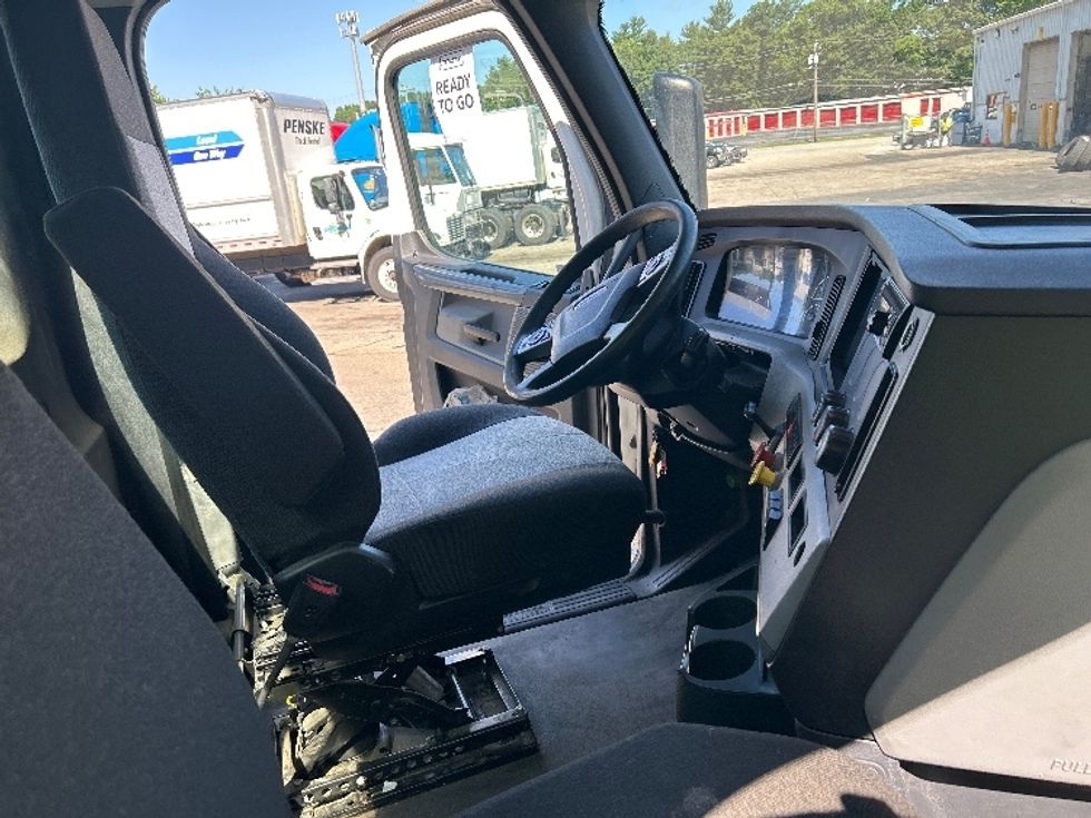 Day Cab Tractor-Heavy Duty Tractors-Freightliner-2021-T12664ST-Auburn-MA-352,297\n\t\tmiles-$ 58,250 - Image 14
