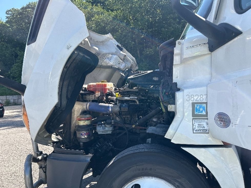Day Cab Tractor-Heavy Duty Tractors-Freightliner-2021-T12664ST-Auburn-MA-352,297\n\t\tmiles-$ 58,250 - Image 16