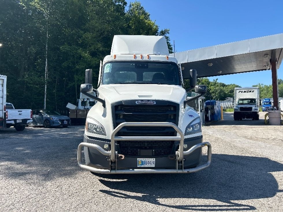 Day Cab Tractor-Heavy Duty Tractors-Freightliner-2021-T12664ST-Auburn-MA-352,297\n\t\tmiles-$ 58,250 - Image 2