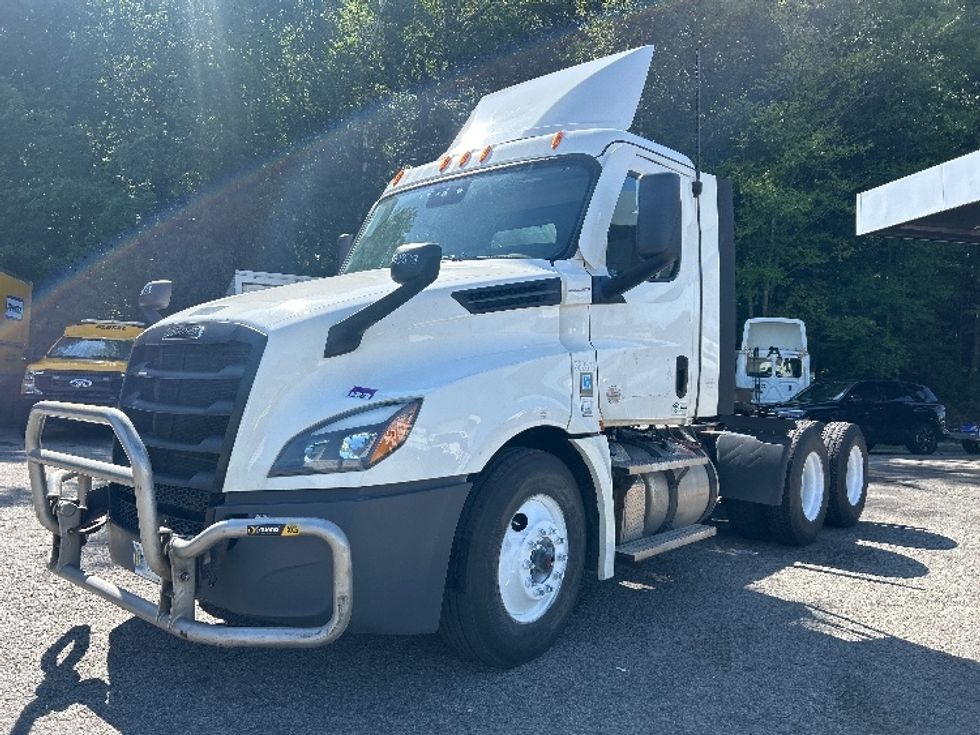 Day Cab Tractor-Heavy Duty Tractors-Freightliner-2021-T12664ST-Auburn-MA-352,297\n\t\tmiles-$ 58,250 - Image 3